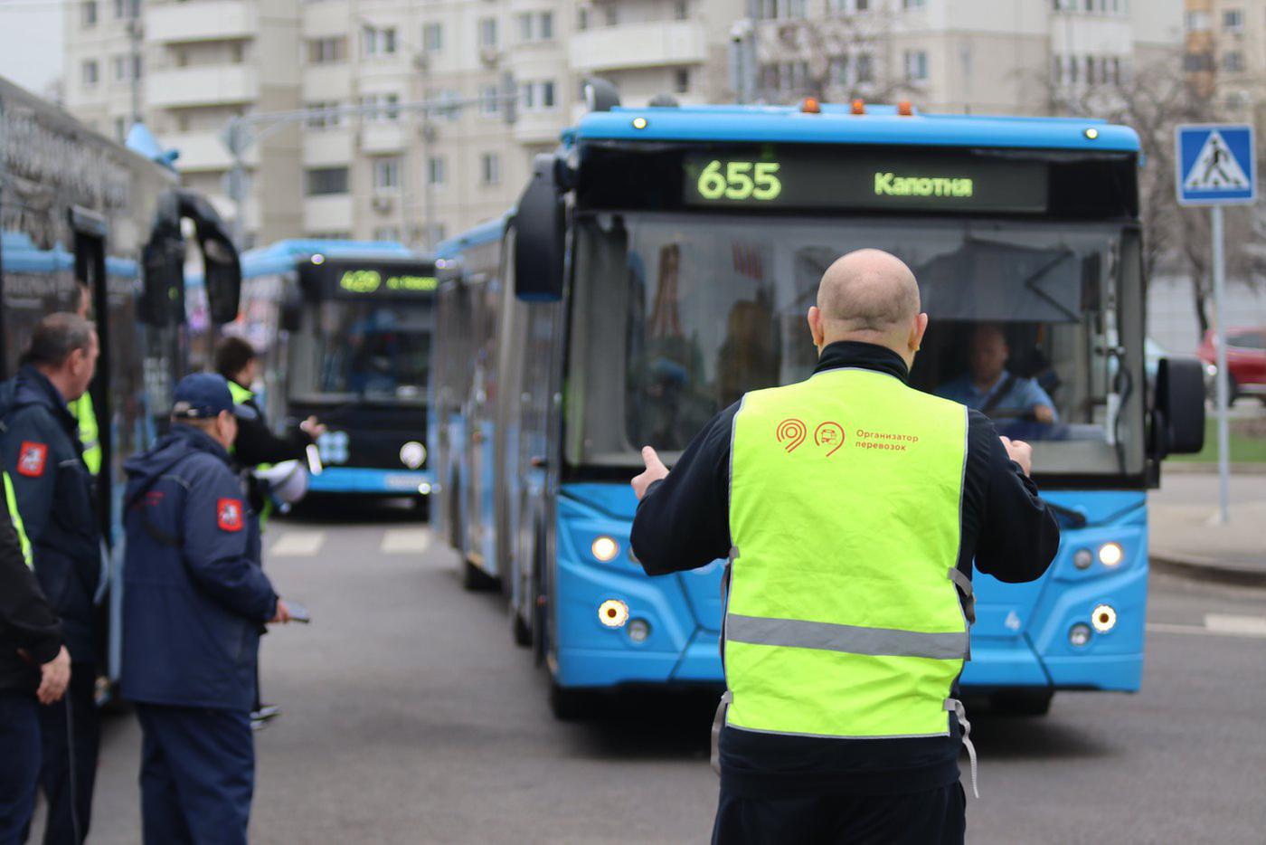 Более 142 безбилетников выявили у станции метро "Кузьминки" в ходе проверки