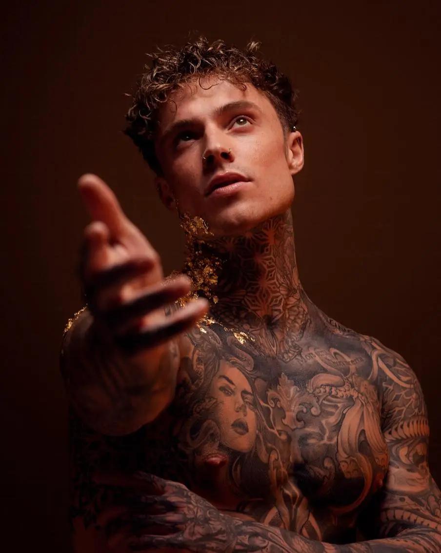 Звезда мема "Филяй, филяй" Самуэль Домен оказался в реанимации из-за болезни. Немецкий блогер Самуэль Домен, известный россиянам по мему "Филяй, филяй" оказался в реанимации. Молодой человек был экстренно прооперирован из-за перекрута кишок