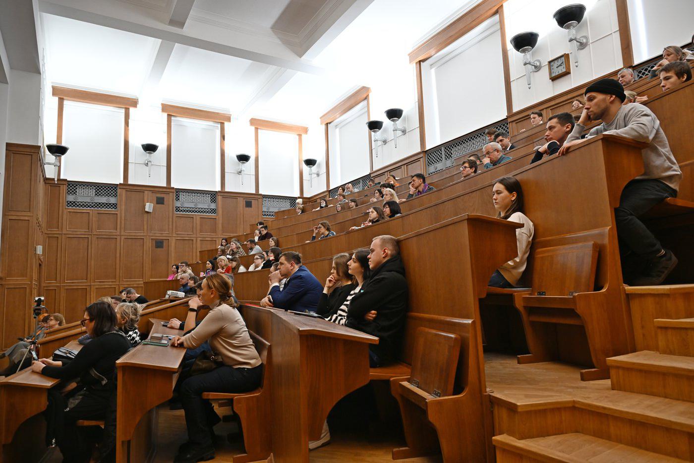 РИА "Новости": российские вузы скорректировали правила приема абитуриентов