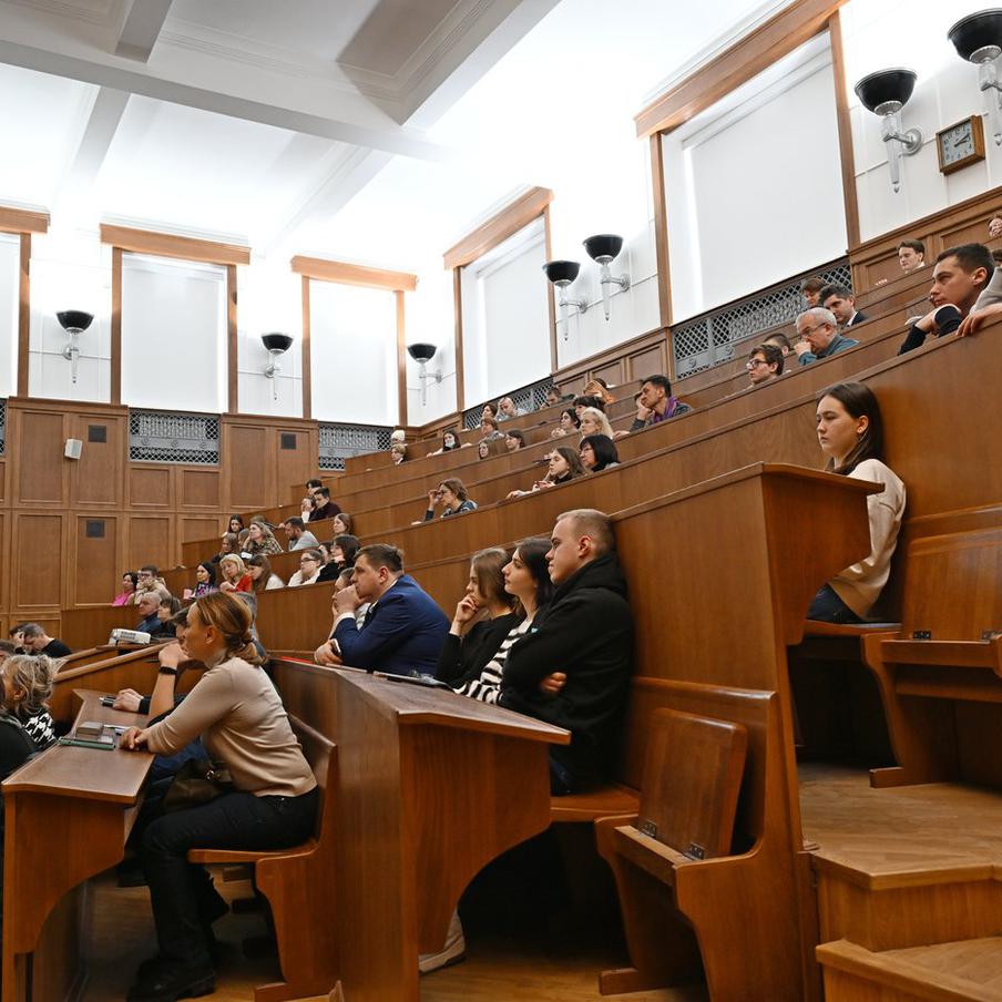 РИА "Новости": российские вузы скорректировали правила приема абитуриентов. Крупнейшие российские университеты в преддверии нового учебного года подготовили значительные изменения в правилах приема абитуриентов