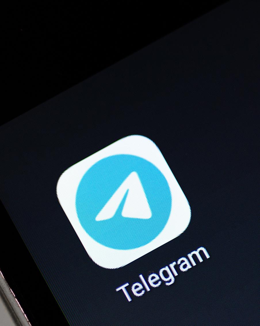 Дуров заявил, что Telegram продолжит работать в России несмотря на замедление. Владеющий мессенджером бизнесмен из России подчеркнул, что платформа продолжит свою работу даже несмотря на замедление её работы со стороны властей