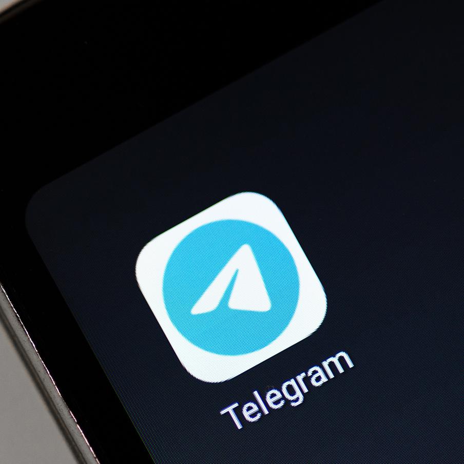 Дуров заявил, что Telegram продолжит работать в России несмотря на замедление. Владеющий мессенджером бизнесмен из России подчеркнул, что платформа продолжит свою работу даже несмотря на замедление её работы со стороны властей