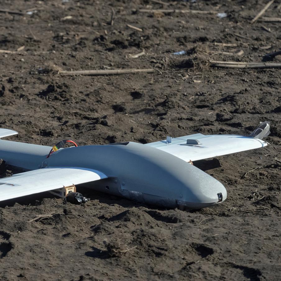 Иностранный сухогруз пострадал в порту Таганрога из-за украинской атаки. При атаке украинских беспилотников на Таганрог прошлой ночью повреждения получило иностранное судно. Отмечается, что это произошло из-за падения обломков дрона ВСУ