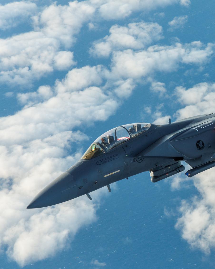 США отправили американский спецназ для спасения сбитого в Иране лётчика F-15. Американские военные отправили в Иран отряд спецназа для обнаружения и эвакуации пилота сбитого в воздушном пространстве страны истребителя F-15. Ранее иранские власти пообещали денежное вознаграждение за лётчика