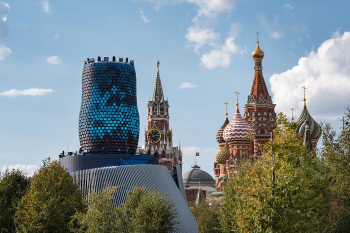 Достопримечательность "Матрёшка Москвы" в парке "Зарядье" переходит на летний режим работы