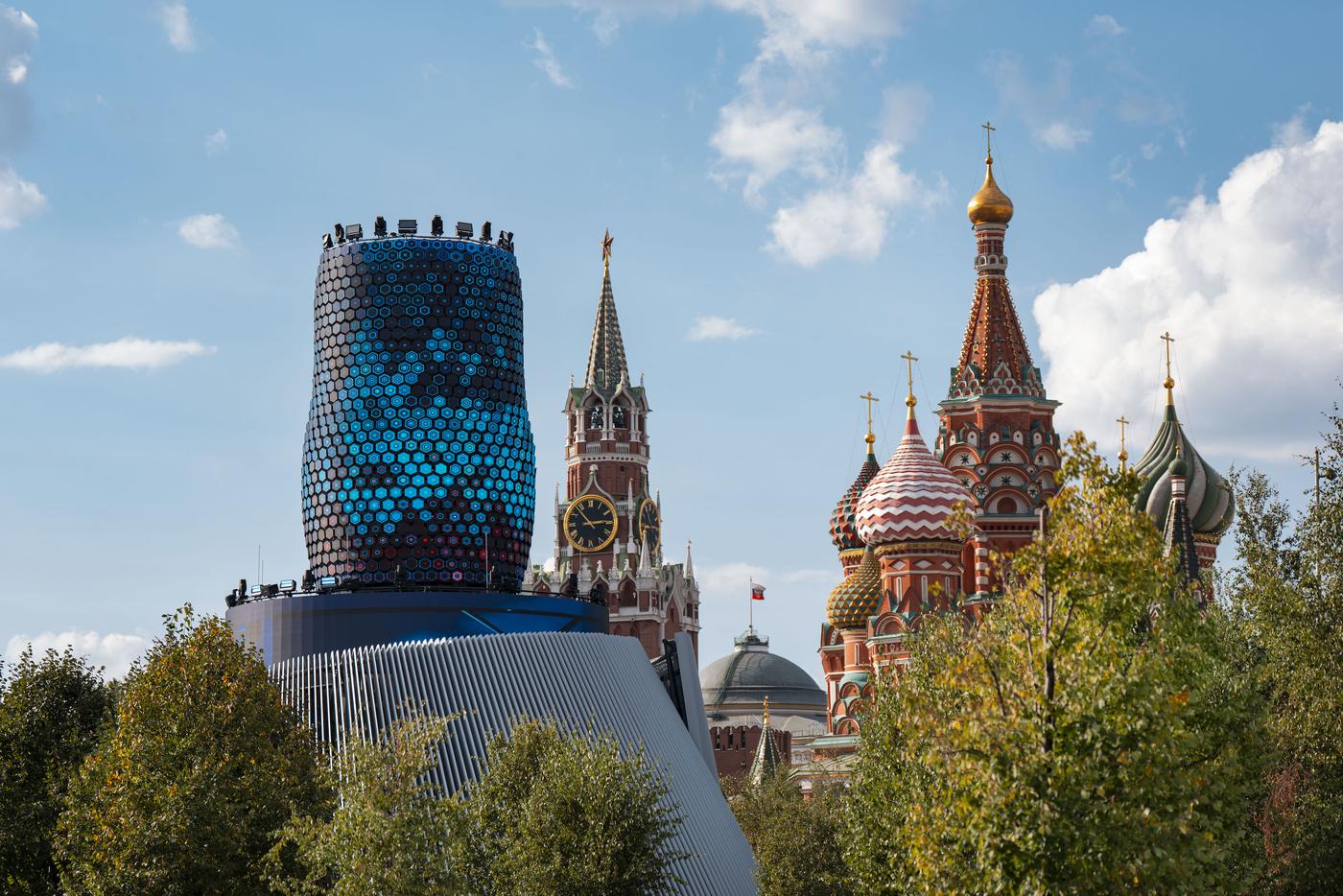 "Матрёшка Москвы" в парке "Зарядье" переходит на летний режим работы