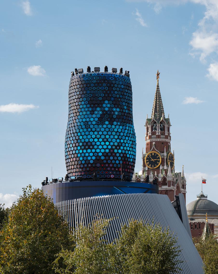 Достопримечательность "Матрёшка Москвы" в парке "Зарядье" переходит на летний режим работы