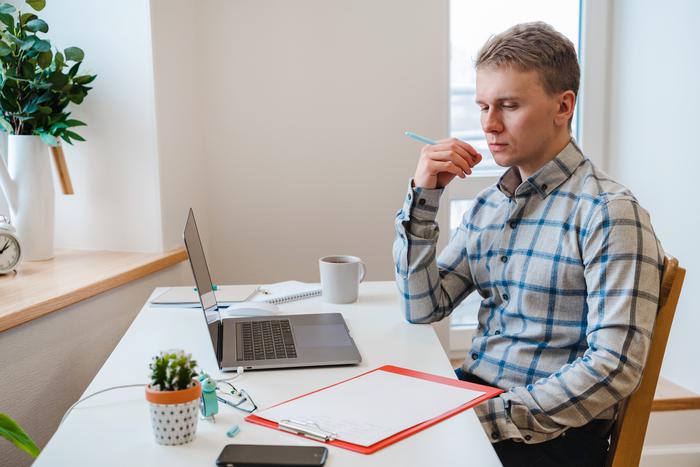 Профсоюзы России высказались против введения шестидневной рабочей недели на производствах страны