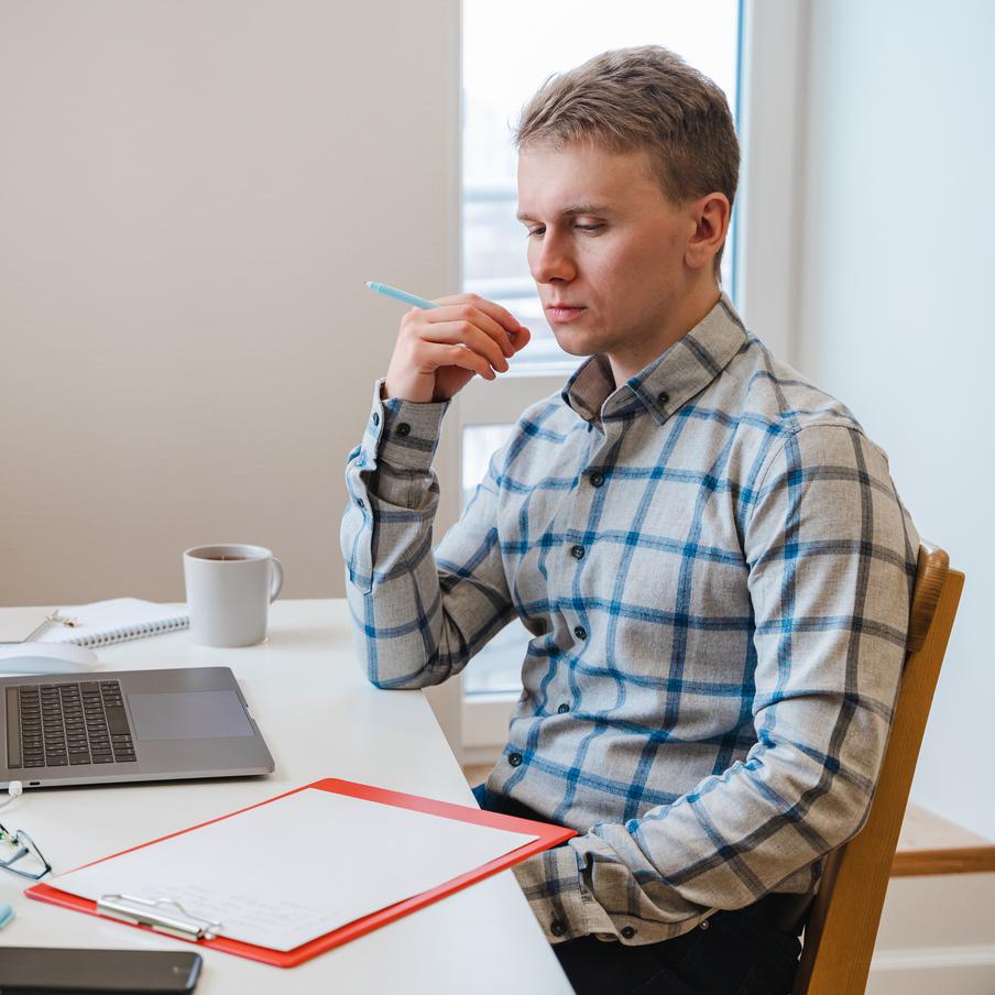 В Федерации профсоюзов выступили против введения в России шестидневки. Заместитель председателя федерации профсоюзов Нина Кузьмина не поддержала идею введения в России шестидневной рабочей недели. Реализация этой инициативы может привести к негативным последствиям для общества