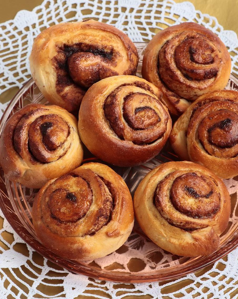 В России с 1 сентября начнёт действовать новый ГОСТ на булочки. Агентство ТАСС сообщило, что Росстандарт утвердил новый государственный стандарт (ГОСТ) на сдобные хлебобулочные изделия, включая булочки, плюшки, сдобу и лепешки. Этот документ, с которым можно ознакомиться благодаря ТАСС, вступит в силу с 1 сентября 2026 года