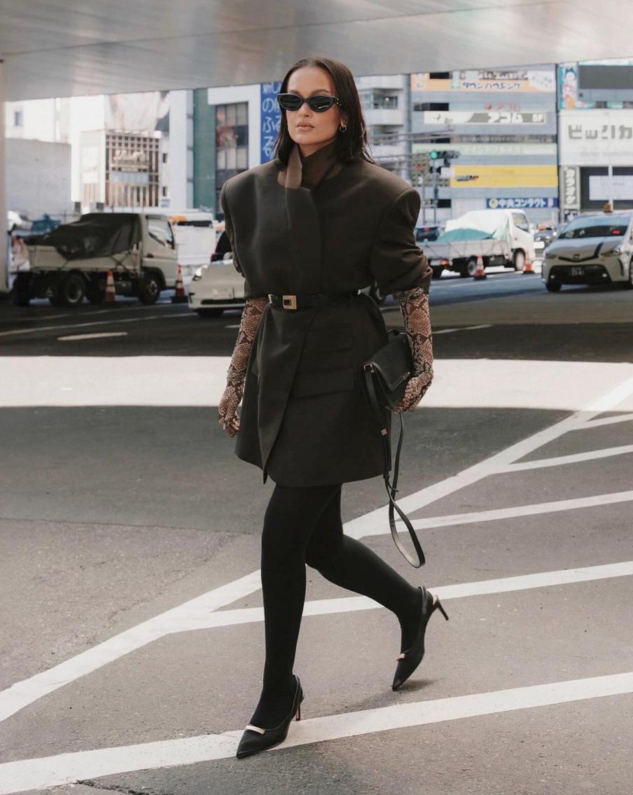 Иногда получить стойку можно просто подняв ворот жакета.