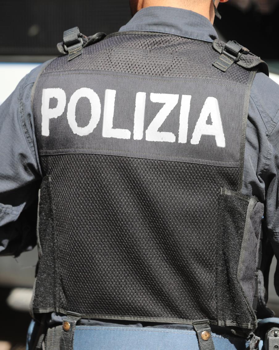 На юге Италии задержан главарь одного из кланов Каморры. В минувшую субботу на юге Италии карабинеры задержали Роберто Маццареллу, влиятельного лидера одного из кланов неаполитанской мафиозной организации Каморра