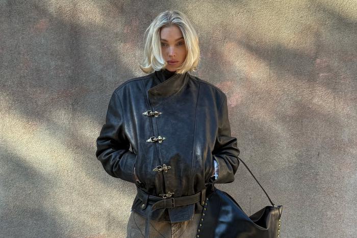 Воротник-стойка – главный микротренд весны: как вписать его в гардероб