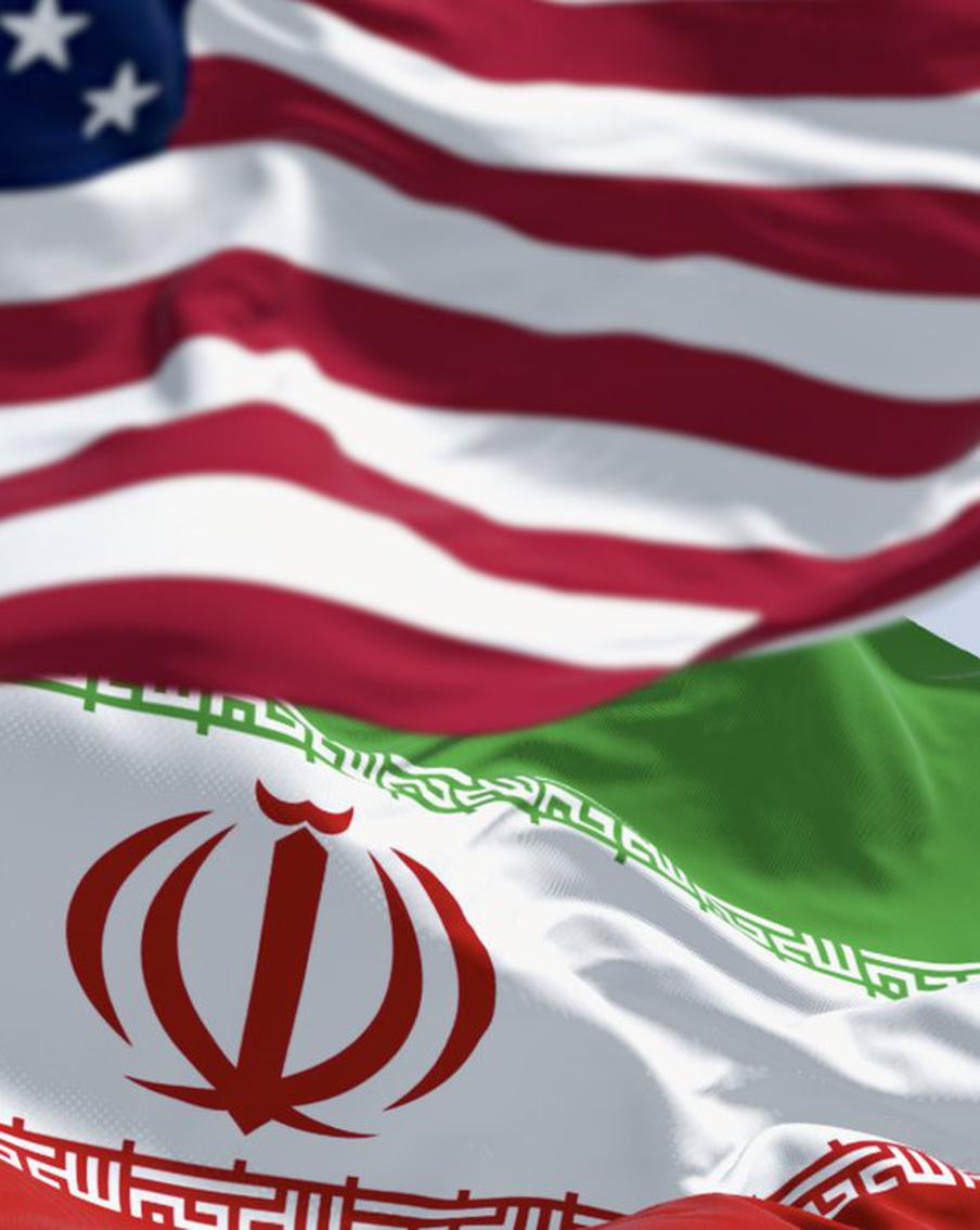 IRIB: Иран атаковал центр подготовки вертолётов США в Кувейте. Иранская гостелерадиокомпания IRIB сообщила, что Вооруженные силы Исламской Республики Иран нанесли удар по американской военной базе Аль-Адири в Кувейте. В рамках операции, получившей название "Правдивое обещание-4", были поражены объекты, связанные с подготовкой вертолётов Boeing CH-47 Chinook и хранением соответствующего оборудования