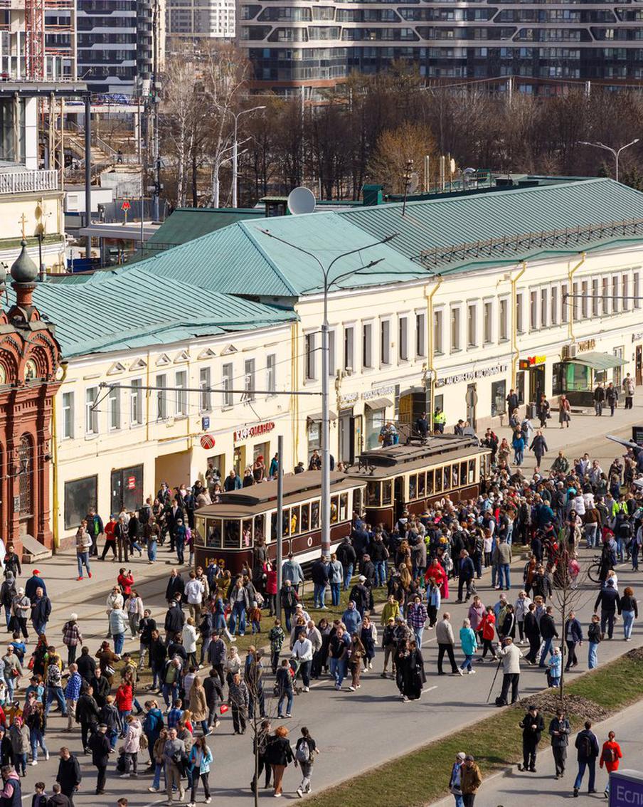 Максим Ликсутов: Более 200 тыс. человек посетили Парад трамваев и выставку ретротранспорта