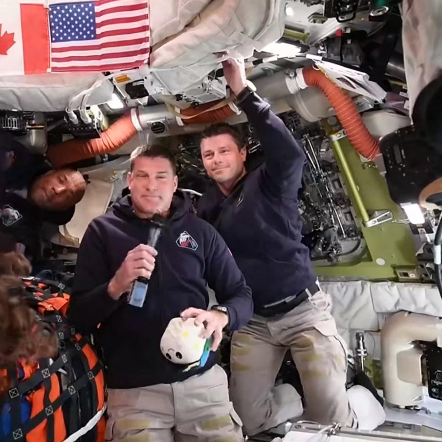 Экипаж первой за полвека лунной миссии "Artemis II" окончательно сломал туалет. Находящиеся на борту отправленного к Луне корабля миссии "Artemis II" могли полностью вывести из строя туалет корабля. Как именно это могло произойти, пока неизвестно