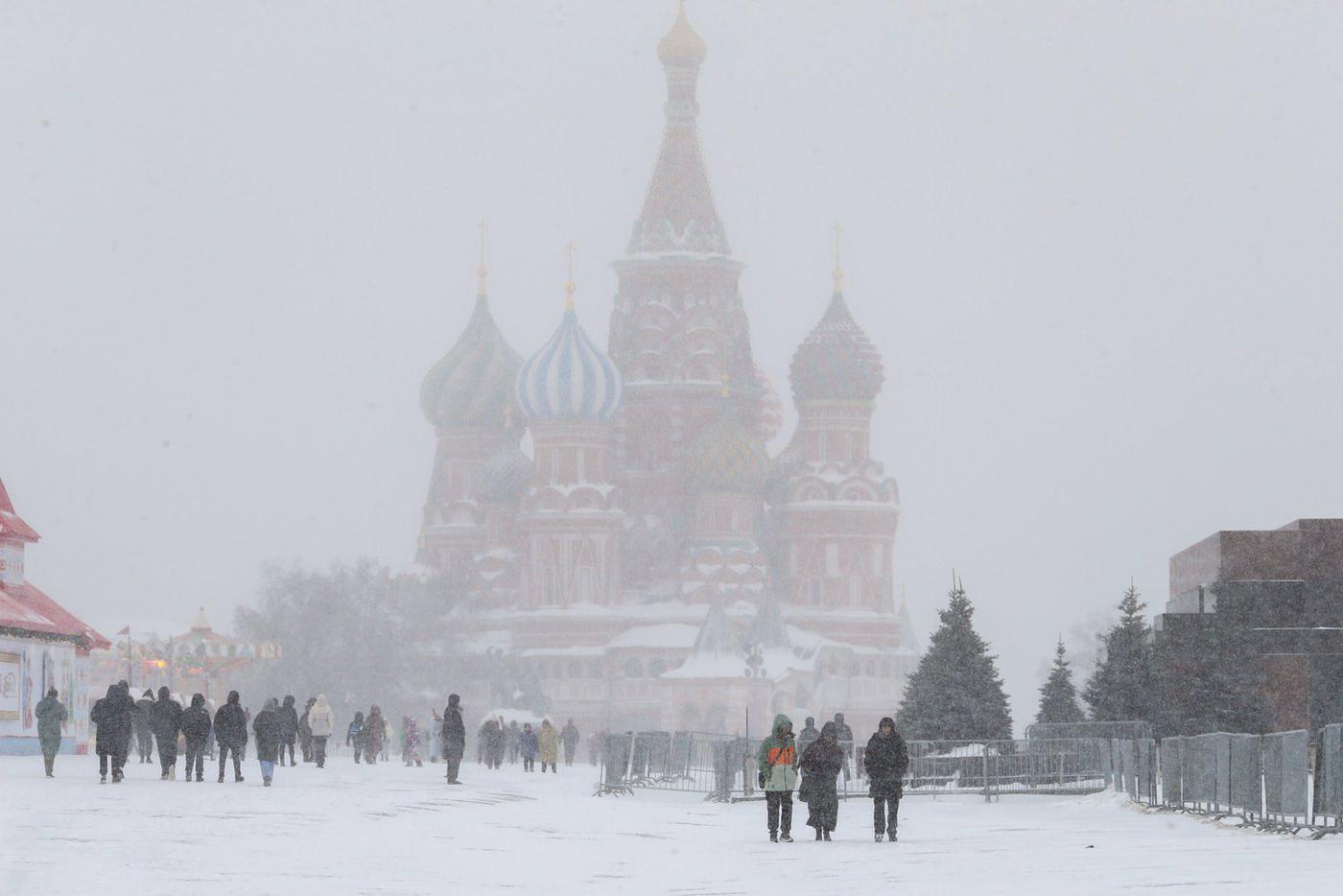Синоптик предупредил москвичей о сильном ветре и метели в конце недели