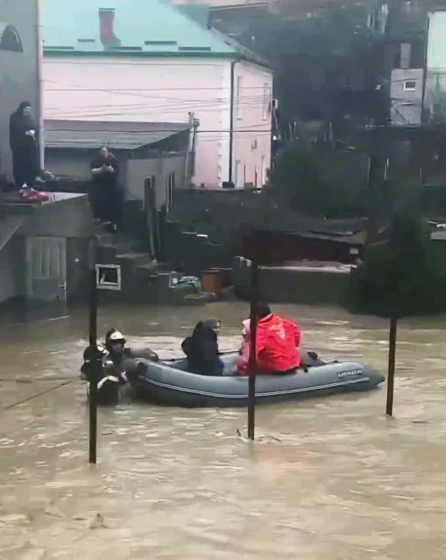 Очистные сооружения перестали работать в Махачкале из-за нехватки электричества. Из-за перебоев с подачей электроэнергии в столице Дагестана перестали работать очистные сооружения. Кроме того, в городе могут фиксировать перебои с водоснабжением из-за падения давления в системе