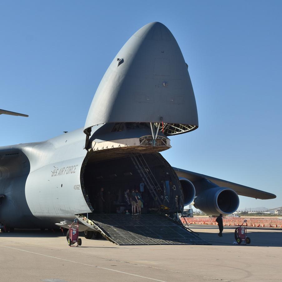 ВС США самостоятельно уничтожили два своих самолёта из соображений безопасности. Американские военные приняли решение самостоятельно уничтожить два своих повреждённых самолёта, чтобы избежать их попадания к иранским солдатам. Отмечается, что "жертвами" солдат США стали два транспортных борта