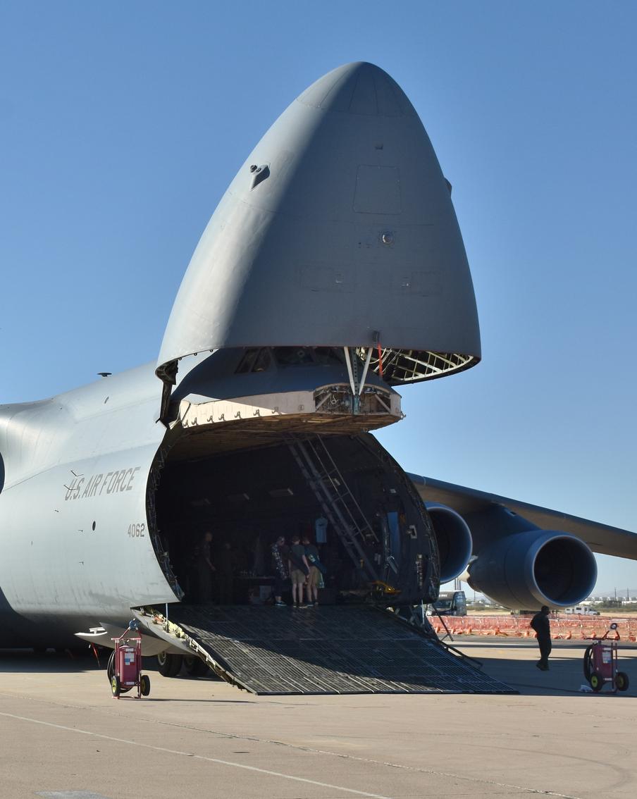 ВС США самостоятельно уничтожили два своих самолёта из соображений безопасности. Американские военные приняли решение самостоятельно уничтожить два своих повреждённых самолёта, чтобы избежать их попадания к иранским солдатам. Отмечается, что "жертвами" солдат США стали два транспортных борта