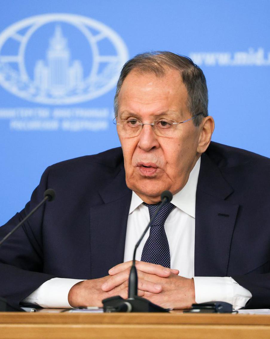 Лавров: коллеги Каллас наслаждаются её позором из-за познаний в политике. В интервью программе "Вести" министр иностранных дел Российской Федерации Сергей Лавров высказал сожаление по поводу заявлений главы дипломатической службы ЕС Каи Каллас. Он отметил, что высказывания госпожи Каллас о геополитической ситуации демонстрируют недостаток знаний в области политики и географии