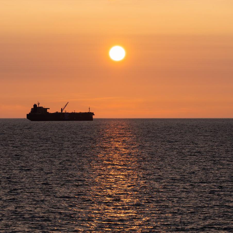 ТАСС: при атаке БПЛА на затонувший в Азовском море сухогруз погибли два человека. В результате атаки беспилотного летательного аппарата на судно, перевозившее пшеницу в Азовском море, произошло кораблекрушение. Как сообщили представители оперативных служб, судно находилось примерно в 300 милях к северу от города Керчь