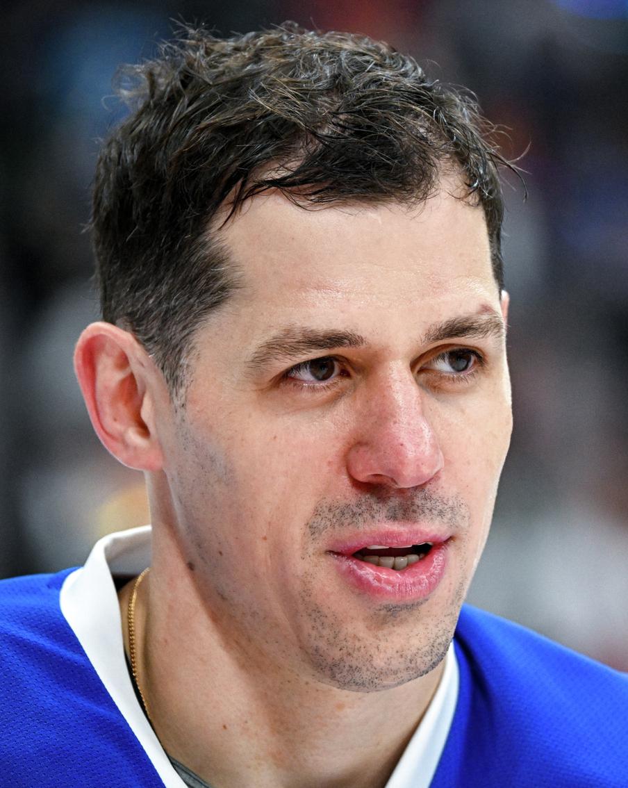 Хоккеист Малкин стал вторым россиянином в НХЛ, покорившим отметку в 1400 очков. Выступающий за "Питтсбург" хоккеист Евгений Малкин после хет-трика и передачи в матче с "Флоридой" стал вторым россиянином в НХЛ, кто смог заработать больше 1400 очков