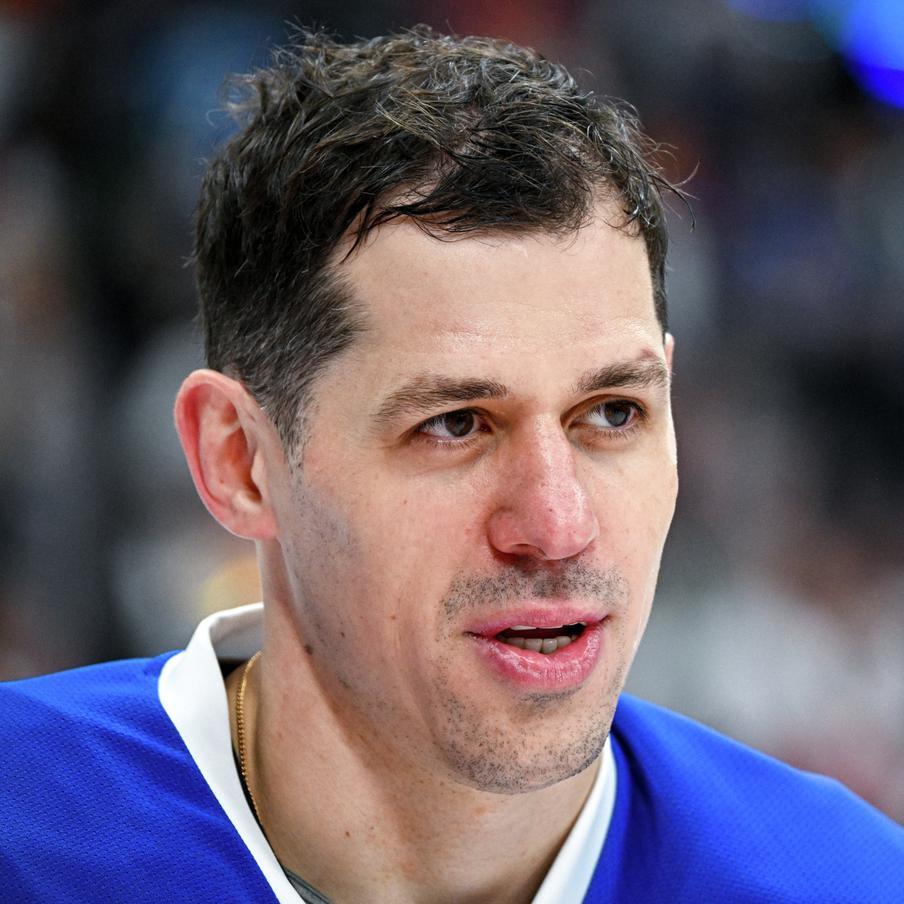 Хоккеист Малкин стал вторым россиянином в НХЛ, покорившим отметку в 1400 очков. Выступающий за "Питтсбург" хоккеист Евгений Малкин после хет-трика и передачи в матче с "Флоридой" стал вторым россиянином в НХЛ, кто смог заработать больше 1400 очков