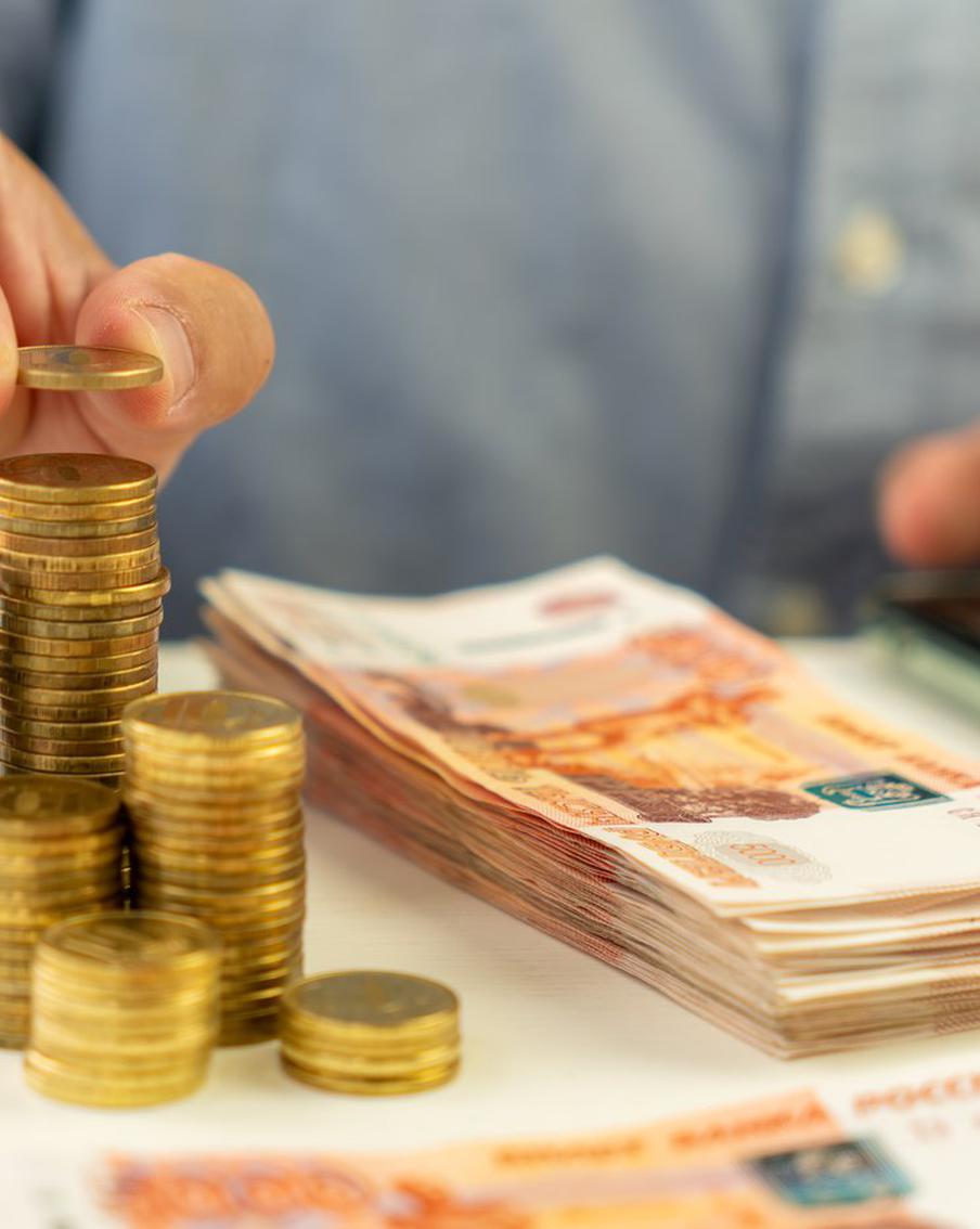 Долги россиян по кредитам и займам впервые достигли 45 трлн руб. Согласно информации Центрального банка России, опубликованной агентством РИА "Новости", совокупный объём кредитов и займов, выданных гражданам Российской Федерации, впервые превысил 45 триллионов рублей к 1 января 2026 года