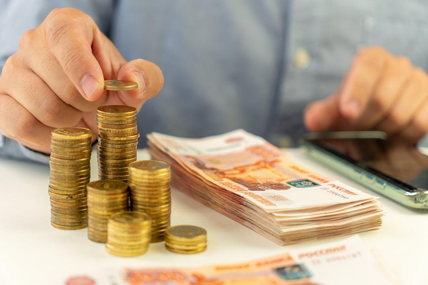 Долги россиян по кредитам и займам впервые достигли 45 трлн руб.