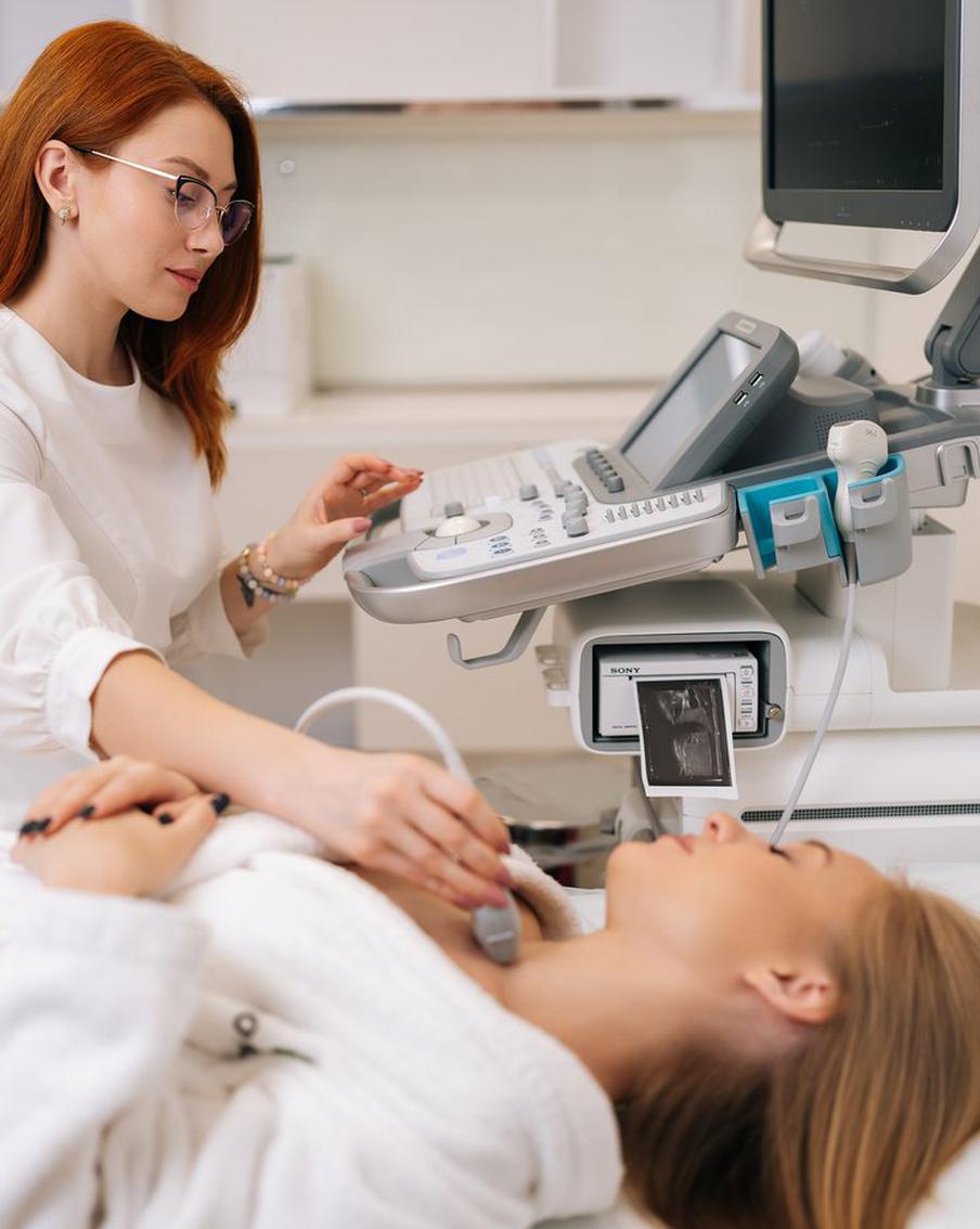 Президент РФ поставил задачу по интеграции искусственного интеллекта в медицину. В ходе совещания с членами правительства президент Российской Федерации Владимир Путин поручил разработать и реализовать план внедрения технологий искусственного интеллекта (ИИ) в медицинскую практику