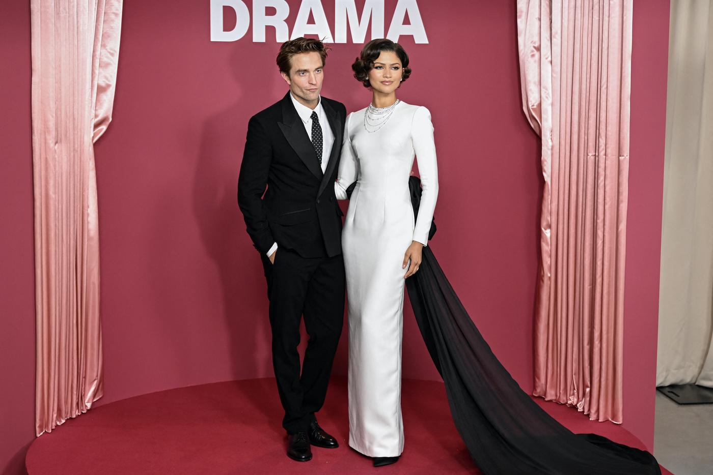 Зендея и Роберт Паттинсон в Париже.