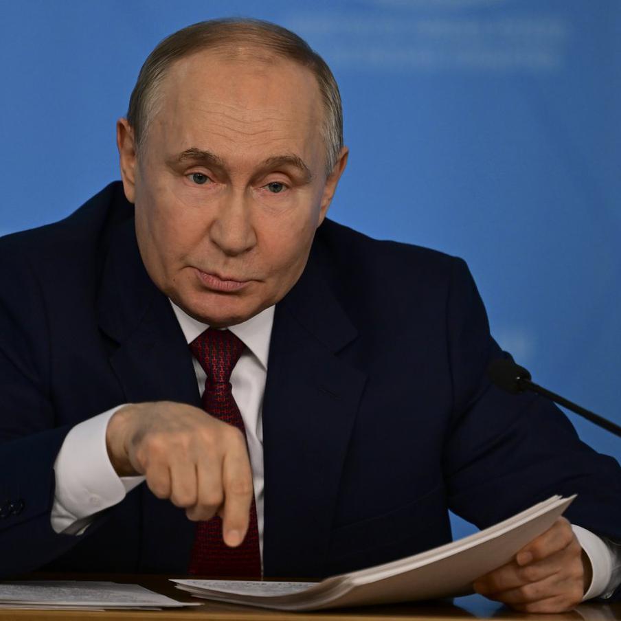 Путин поручил 7 апреля созвать совещание по ситуации в Дагестане на фоне осадков. Президент Российской Федерации Владимир Путин дал указания главе Министерства чрезвычайных ситуаций Александру Куренкову и главе Республики Дагестан Сергею Меликову о координации оказания необходимой помощи гражданам, пострадавшим в результате аномальных атмосферных осадков на территории республики