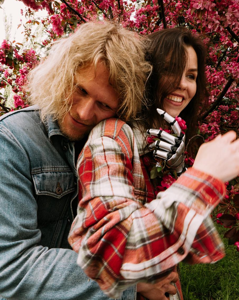 "Понимала, какую руку хочу, а он – как её сделать": супруги стали делать протезы