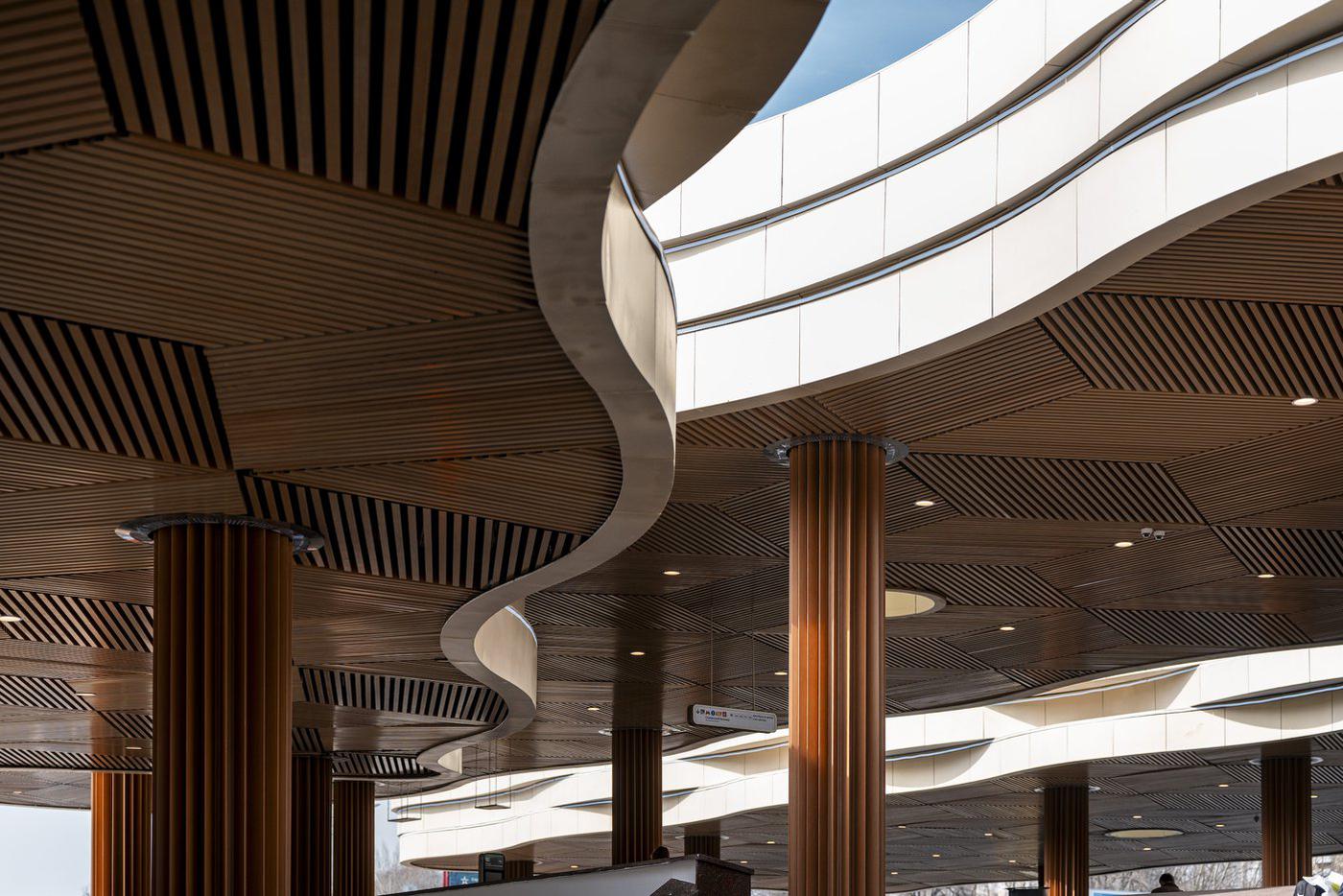 Завершено строительство новых навесов и развитие хаба "Славянский бульвар"