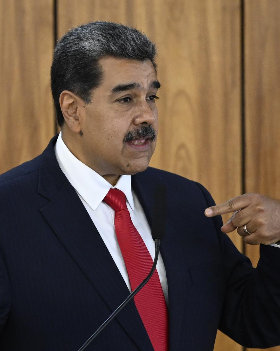 Посол РФ в Венесуэле: Россия готова рассмотреть запрос на убежище для Мадуро. Российская сторона выразила готовность внимательно рассмотреть любой запрос о предоставлении убежища, который поступит от президента Венесуэлы Николаса Мадуро. Об этом в интервью ТАСС заявил посол России в Венесуэле Сергей Мелик-Багдасаров