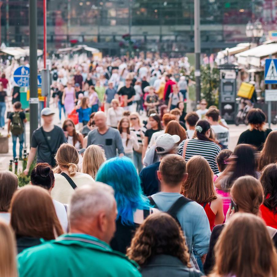 Учёные заявили, что количество населения на Земле превышает возможности планеты. В исследовании, опубликованном в журнале Environmental Research Letters, учёные пришли к выводу, что при сохранении текущего уровня потребления ресурсов продолжающийся рост населения Земли может привести к серьёзным экологическим и социальным проблемам