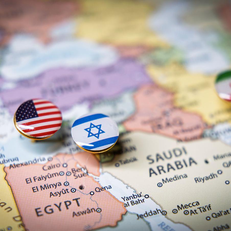 Mehr: США и Израиль ударили по иранскому острову Харк. Согласно сообщению агентства Mehr, на иранском острове Харк, играющем ключевую роль в экспорте нефти Ирана, прогремели взрывы. В заявлении иранской стороны указывается на причастность "американско-сионистского врага" к этим атакам