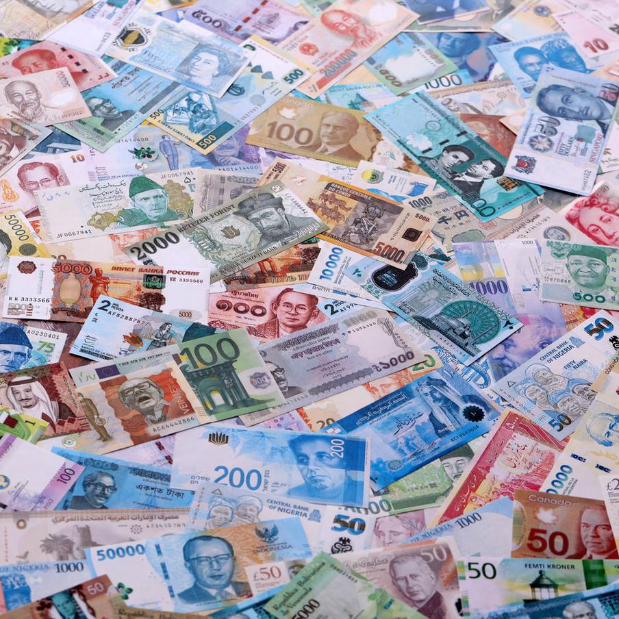 В поместье вице-губернатора Кубани Коробки изъяли €7 млн, $4 млн и 31 млн рублей. В ходе обыска в загородном доме вице-губернатора Краснодарского края Андрея Коробки было обнаружено значительное количество наличных денежных средств: около четырёх миллионов долларов США, семи миллионов евро и 31 миллиона рублей