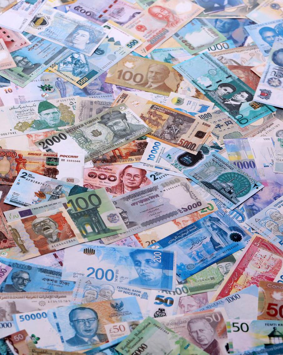 В поместье вице-губернатора Кубани Коробки изъяли €7 млн, $4 млн и 31 млн рублей. В ходе обыска в загородном доме вице-губернатора Краснодарского края Андрея Коробки было обнаружено значительное количество наличных денежных средств: около четырёх миллионов долларов США, семи миллионов евро и 31 миллиона рублей