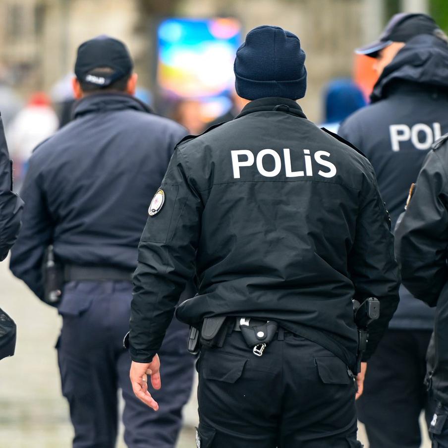 CNN Turk: правоохранители проводят операцию около консульства Израиля в Стамбуле. В районе консульства Государства Израиль в Стамбуле проходит операция по обеспечению безопасности в связи с вооружённым нападением