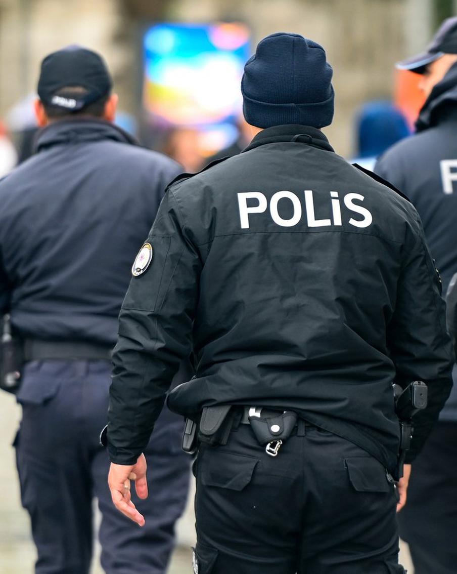 CNN Turk: правоохранители проводят операцию около консульства Израиля в Стамбуле. В районе консульства Государства Израиль в Стамбуле проходит операция по обеспечению безопасности в связи с вооружённым нападением