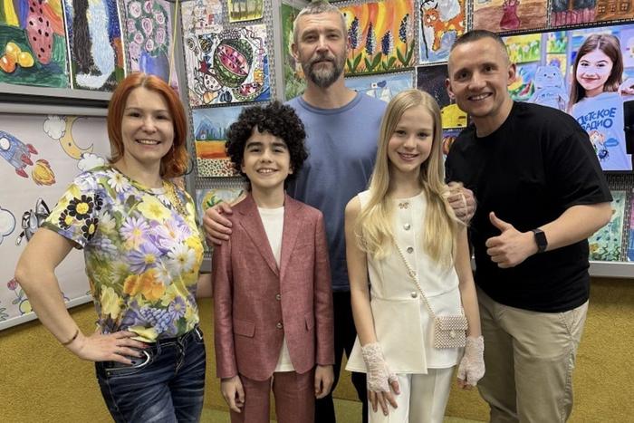 Владимир Кристовский спел вместе с артистами Детского радио