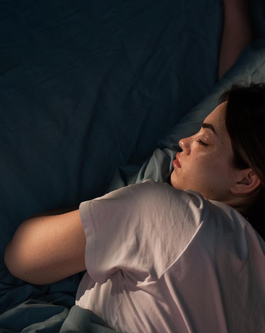 Темнота, холод и режим: как наладить здоровый сон