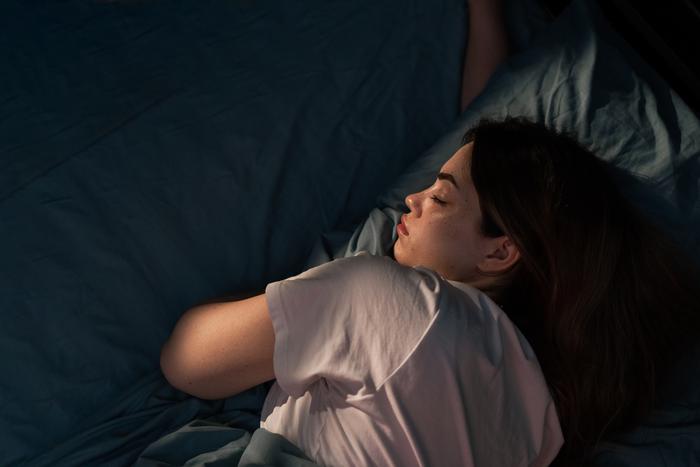 Темнота, холод и режим: как наладить здоровый сон