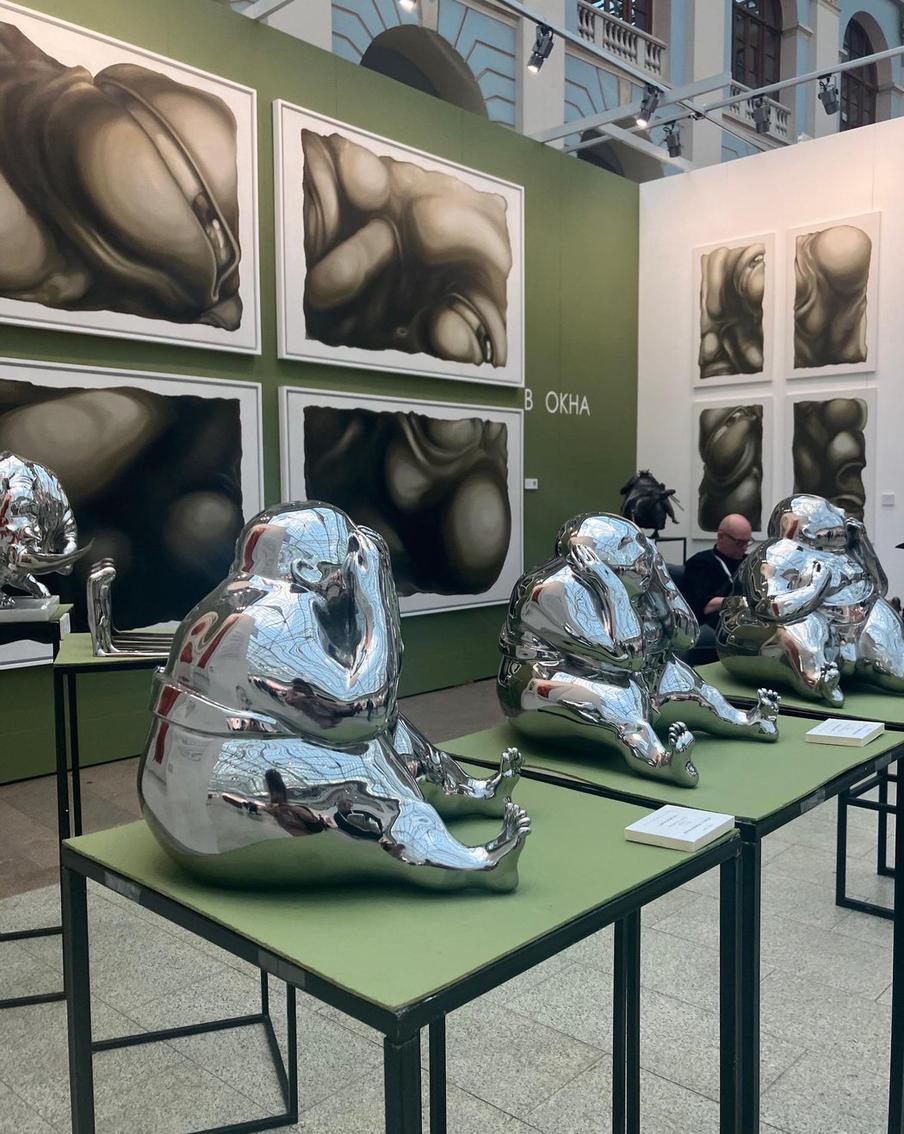 "Дети боятся". Три миниатюры, отлитые художником Игорем Воложаниным из нержавеющей стали, стоят всего по 440 тысяч рублей за один предмет.