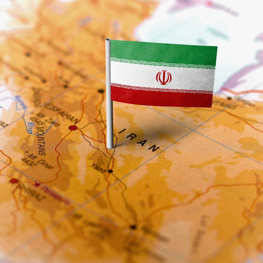 Иран назвал сроки возобновления судоходства в Ормузском проливе. В социальной сети Х глава МИД Ирана Аббас Арагчи опубликовал заявление Верховного совета национальной безопасности страны. В этом заявлении говорилось, что безопасное прохождение судов через Ормузский пролив может стать возможным уже в течение двух недель