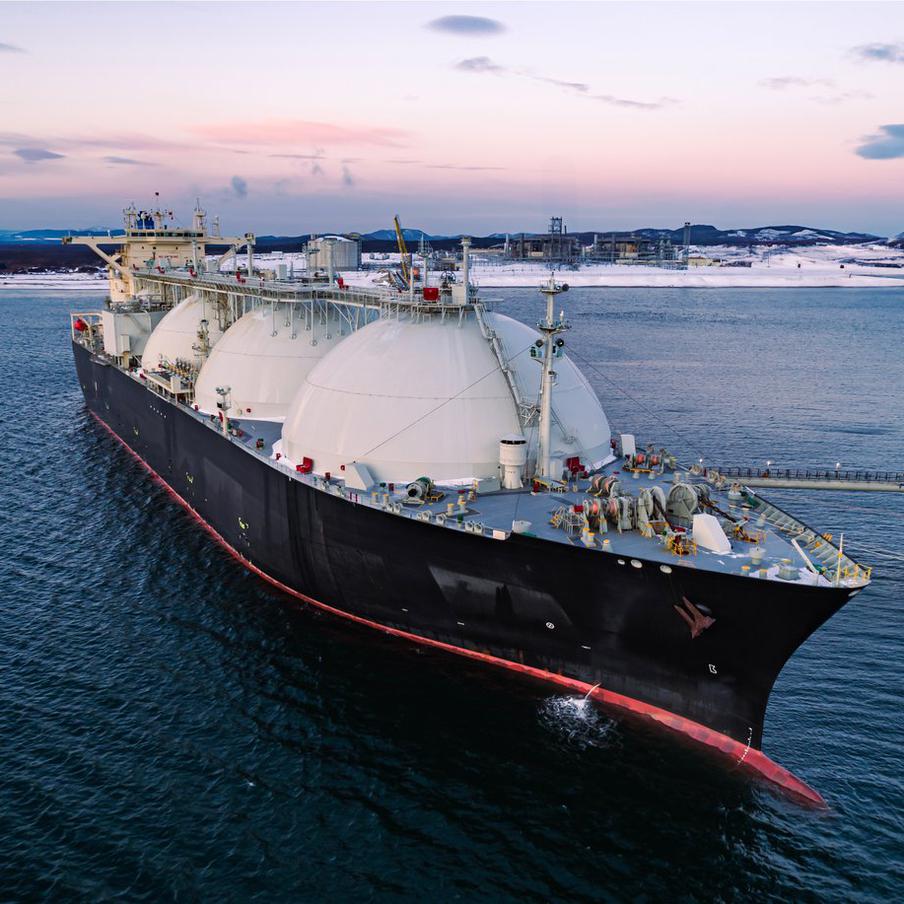 Цены на газ рухнули на 20% после перемирия США и Ирана. 8 апреля на европейских биржах произошло значительное снижение цен на природный газ. Стоимость майских фьючерсов на хабе TTF в Нидерландах упала на 20,18% до €42,5 за 1 МВт·ч (или до $521,7 за 1 тыс. куб. м по текущему курсу). Это стало самым значительным дневным падением цен за последние два года