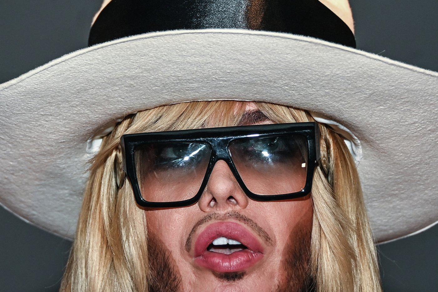 Два года до пенсии: голый Сергей Зверев показал своё тело шокированным москвичам