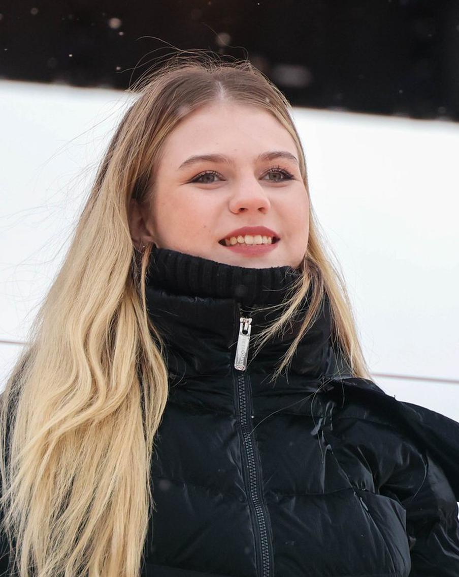 Фигуристка Трусова исполнила тройной аксель на тренировке. Фигуристка Александра Игнатова (до замужества – Трусова) показала на тренировке, как ей удалось выполнить тройной аксель